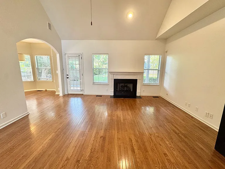 4008 Linden Ct — Photo 6