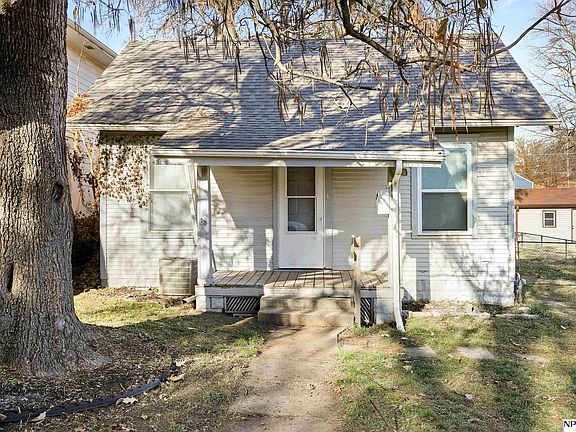 2nd image of 4712 Burdette St