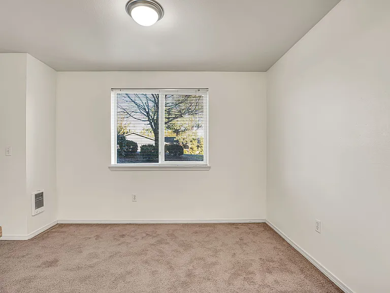 #271 CHELSEA COURT APTS — Photo 4