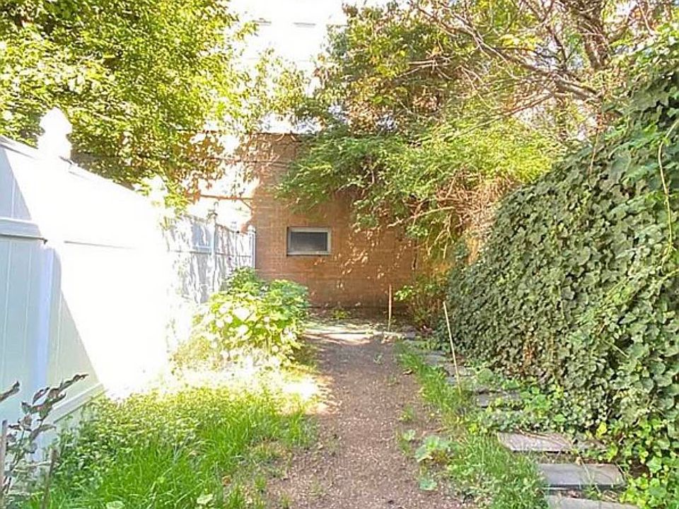1st image of 141 N 9th St APT 1R