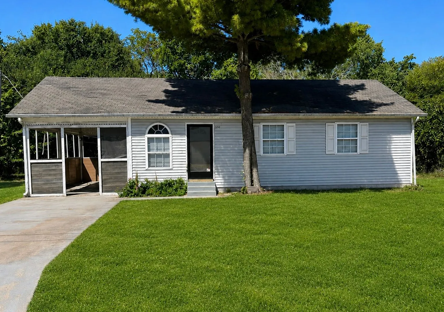 Charming 2-bedroom, 1-bathroom home — Photo 1