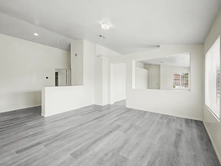 12402 N 41st Ave — Photo 16