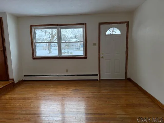 927 East Ave — Photo 2
