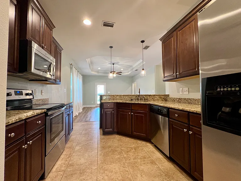 9923 Summer Woods Cir N — Photo 4