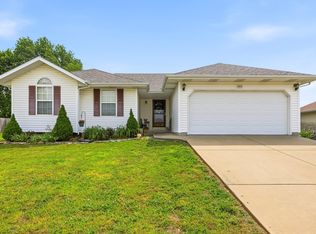 502 N Claremont Pl, Republic, MO 65738