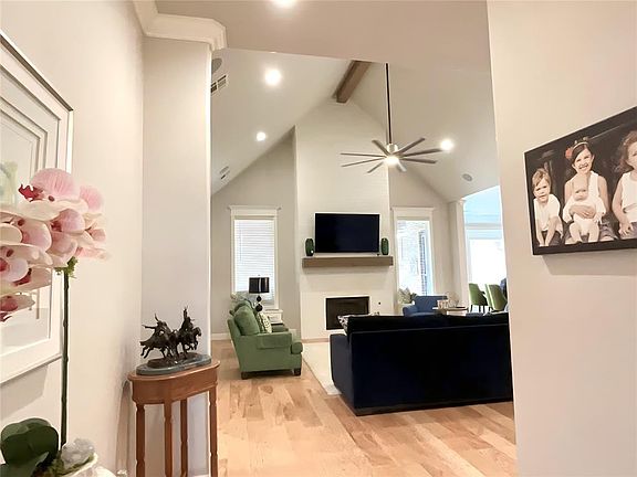 4th image of 704 Maple Hill Rd