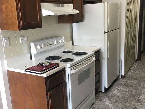 3rd image of 609 Academy Ct