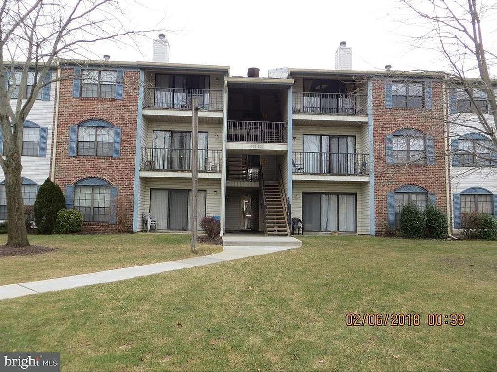 2 bed, 1181 sqft, $2,300 — Photo 2