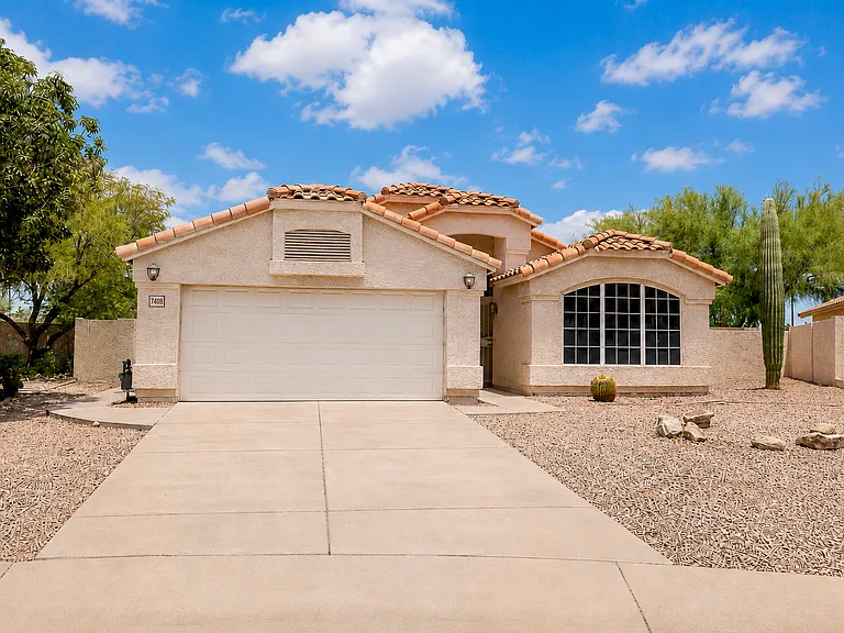 7408 E Knowles Ave — Photo 1