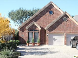 6008 Country Club Dr, Victoria, TX 77904