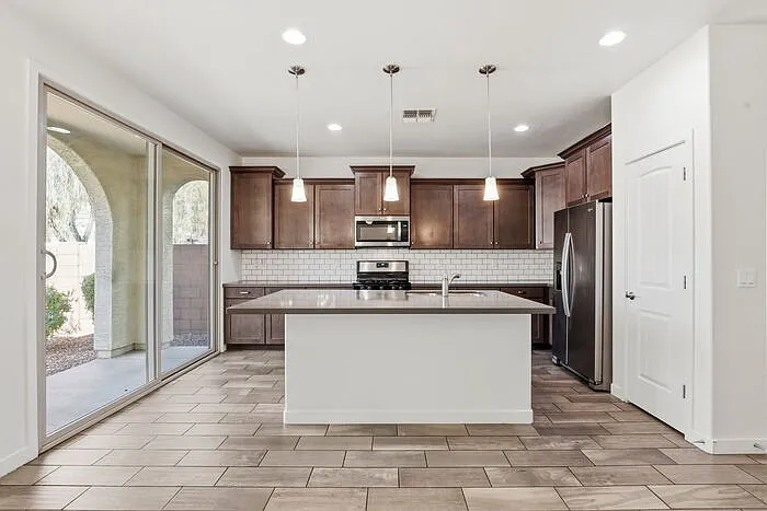 692 N Blackbird Dr — Photo 5