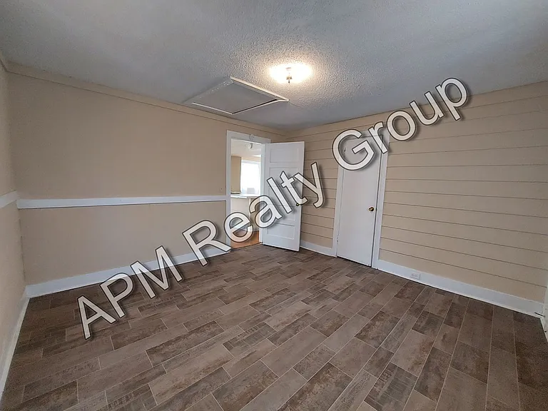 1221 King St — Photo 2
