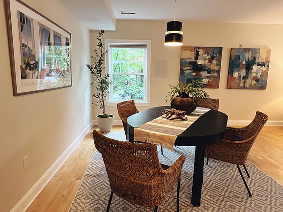 5th image of 135 Willow Ave APT 3