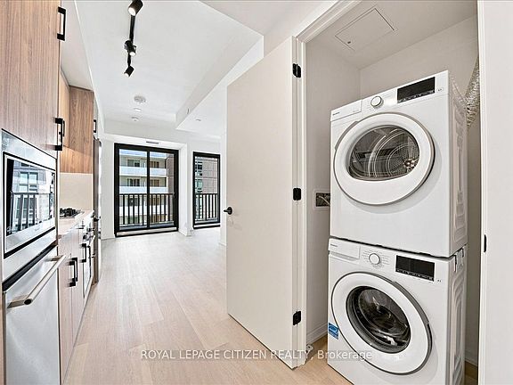 4th image of 109 Erskine Ave #1410