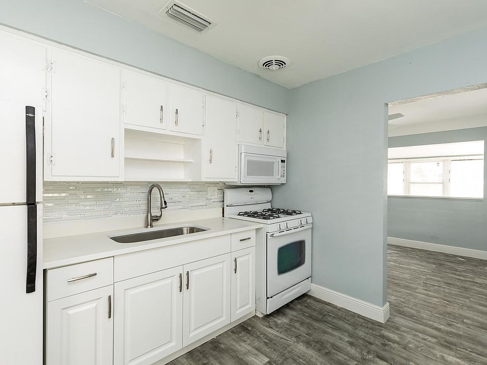 Kitchen w new quartz counters, gas stove and built in microw