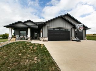 528 Stone Valley Dr, Dubuque, IA 52003