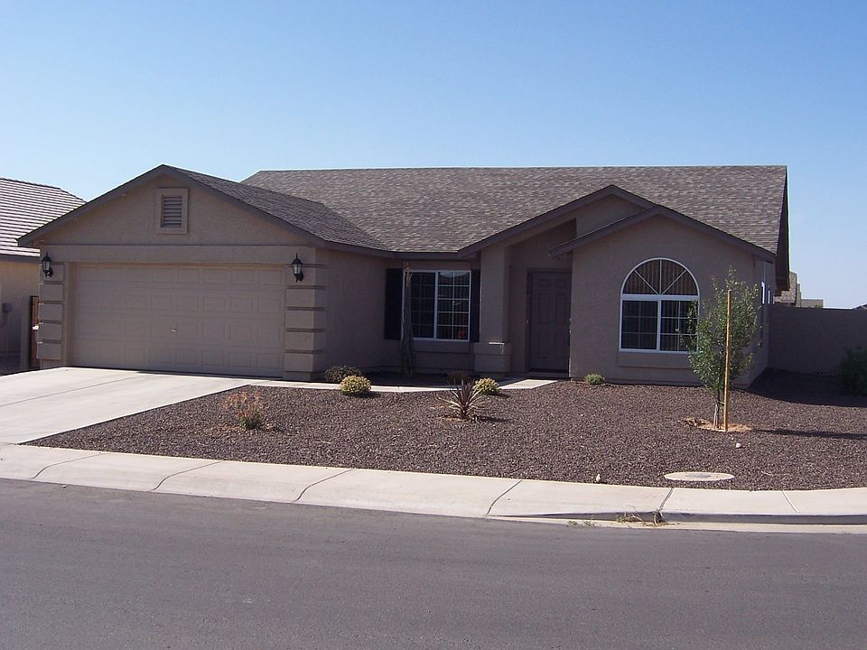 ALL SINGLE LEVEL HOMES IN AREA