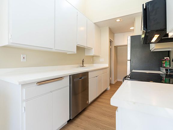 5th image of 1801 Diamond St Unit 309