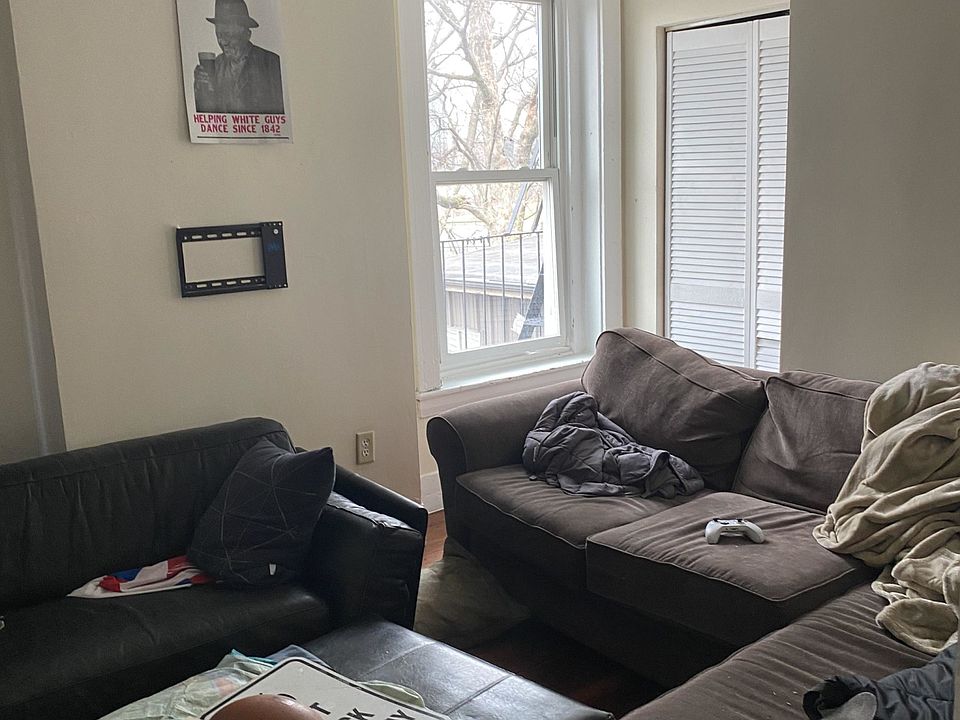 2nd image of 227 Roxbury St APT 3