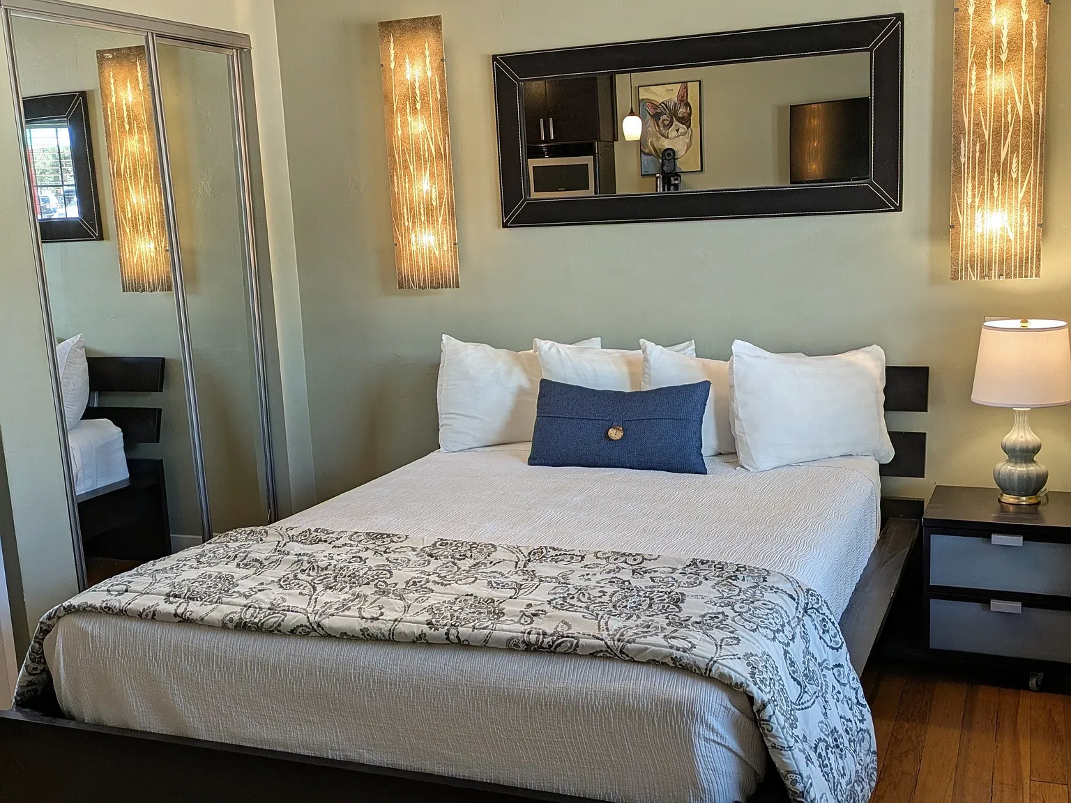 Studio, 300 sqft, $975 — Photo 3