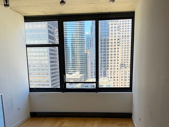 4th image of 235 W Van Buren St Unit 2918
