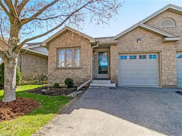 19 Hanlon Pl #15, Brant, ON N3L 4E8