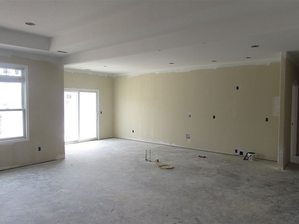 2nd image of 824 E Deer Path