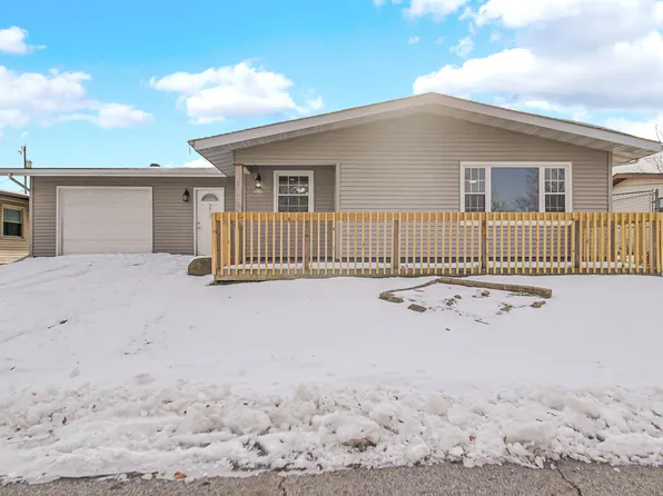 372 Raven Ct, Valparaiso, IN 46385