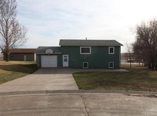 629 Sunset Dr, Watford City, ND 58854