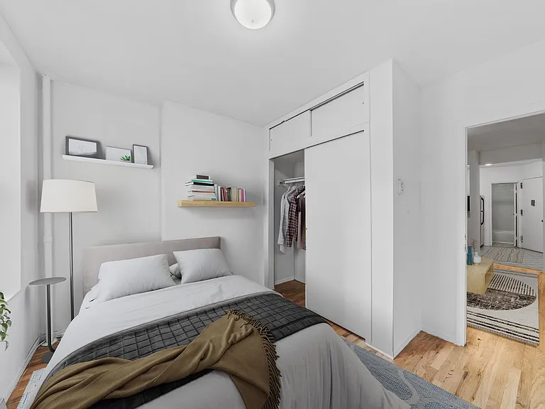 326 W 49th St #5RW — Photo 1