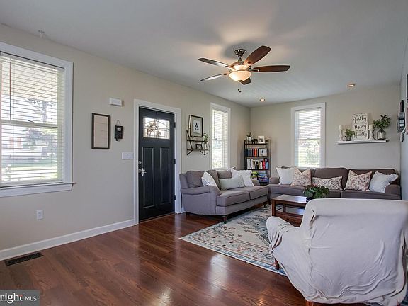 5th image of 300 3rd St