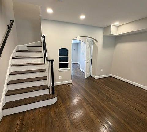 4th image of 28 Hawaii Ave NE