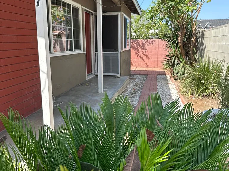 Apt 405 3rd Street — Photo 1