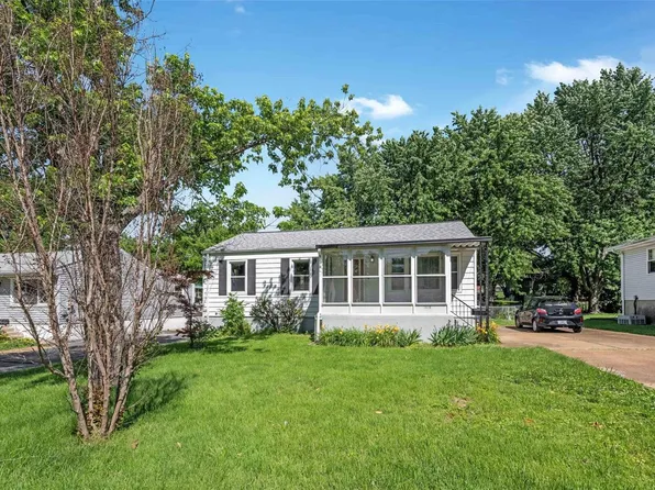 3648 Long Dr, Saint Ann, MO 63074