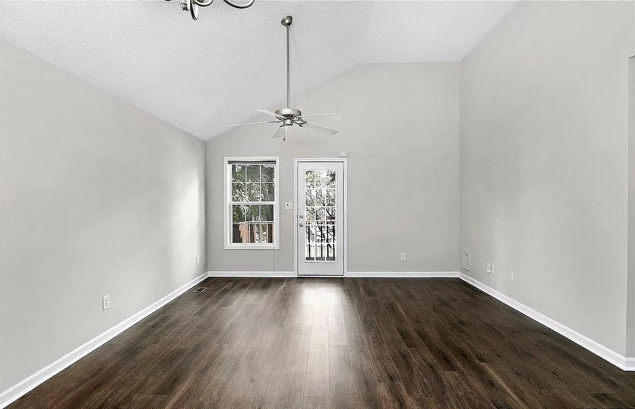 3 bed, 1454 sqft, $1,600 — Photo 2