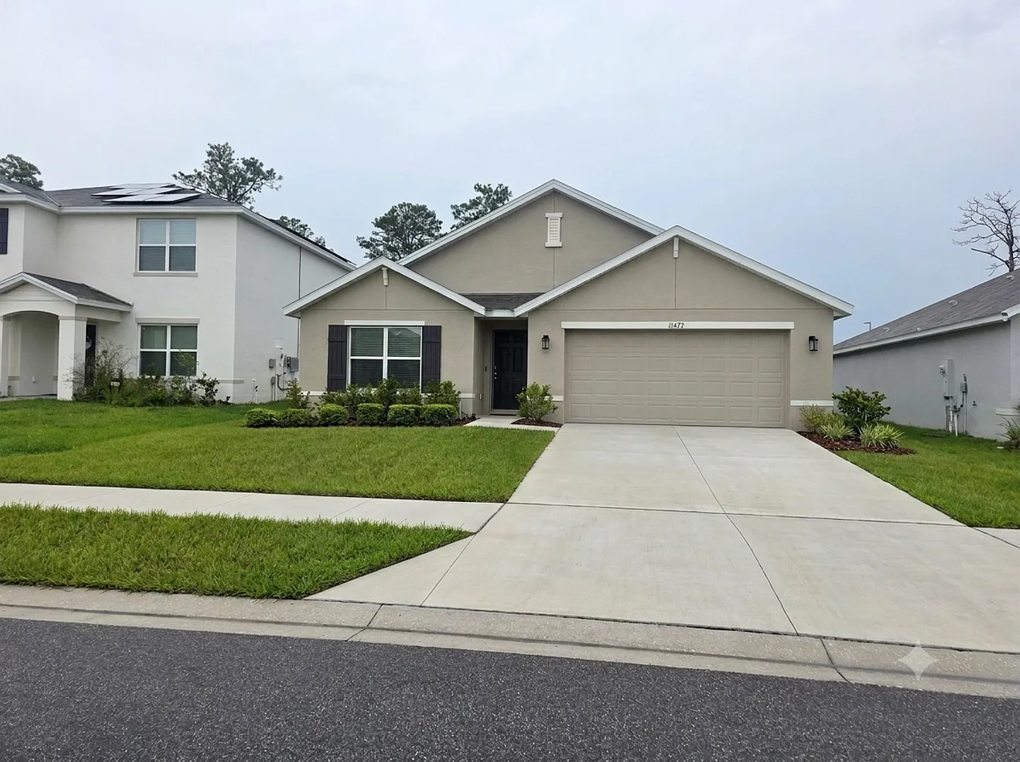 Gorgeous 4 bedroom 2 bathroom home — Photo 1