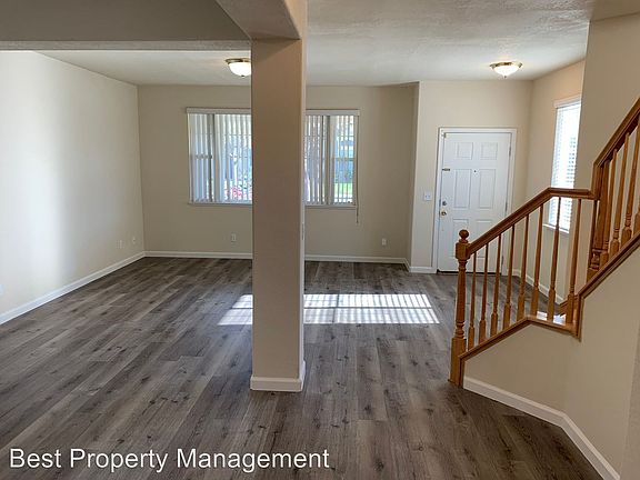 3rd image of 1541 Peony Dr