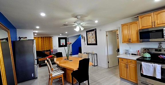 Dinning room & kitchen View
