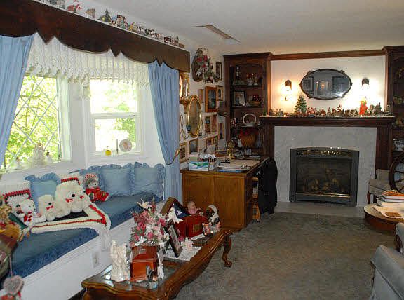 4th image of 313 NE Broadway St
