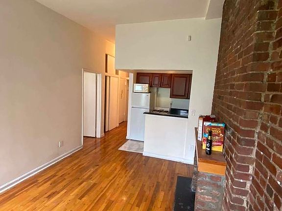 5th image of 32 W 83rd St APT 10