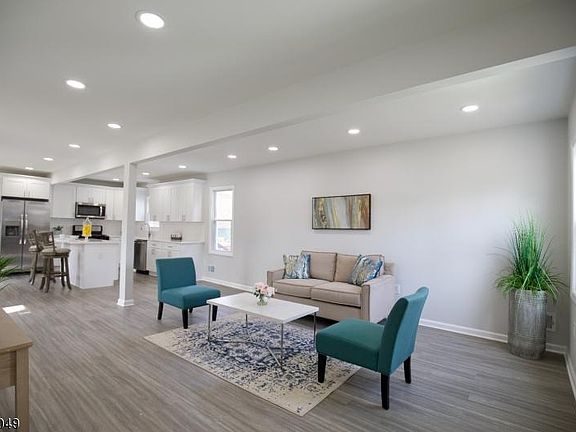 5th image of 124 Oswald Pl