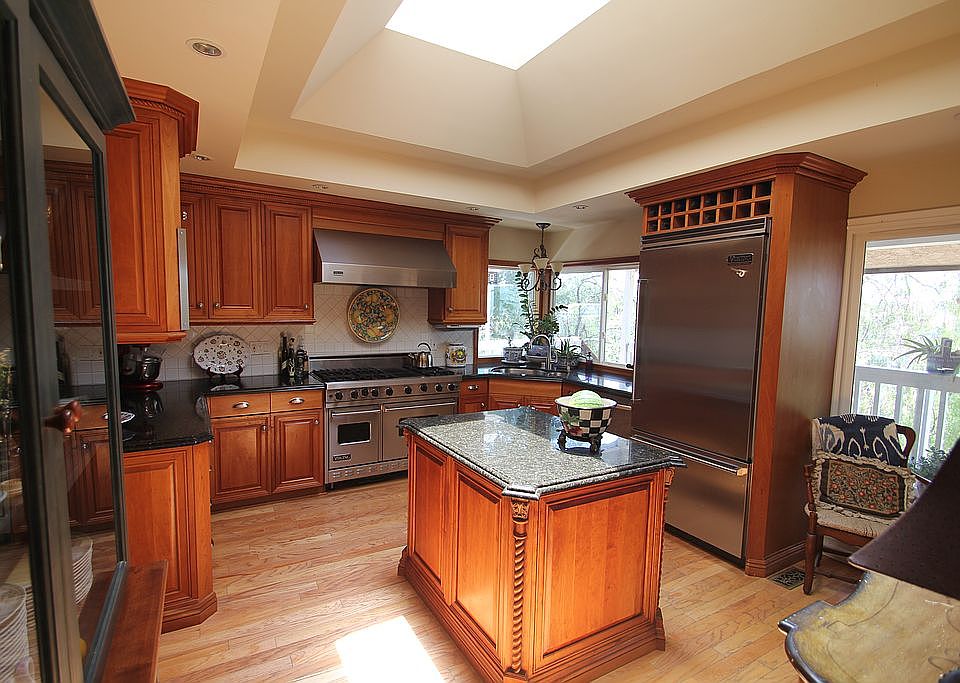 Oversized Kitchen 1