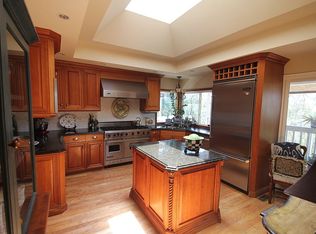 5185 Medina Rd, Woodland Hills, CA 91364