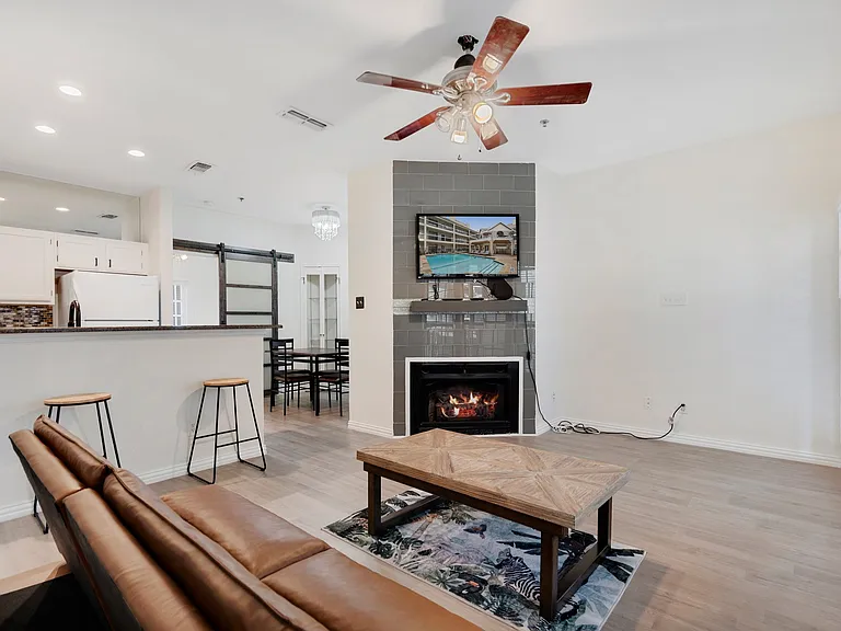 4800 W Lovers Ln #515 — Photo 4