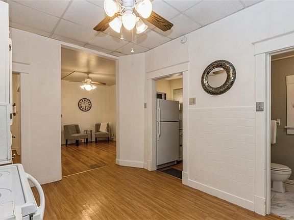 4th image of 4610 Lloyd St