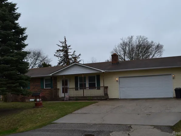 2216 Dudley St, Burton, MI 48529