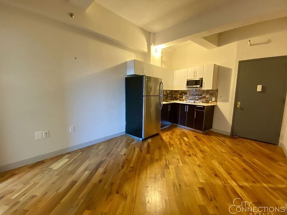 1st image of 2928 41st Ave #402