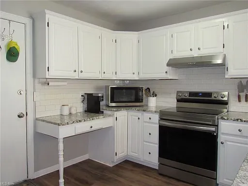 306 W Barrington Dr — Photo 7