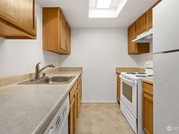 5th image of 1121 S Woodlawn St #5