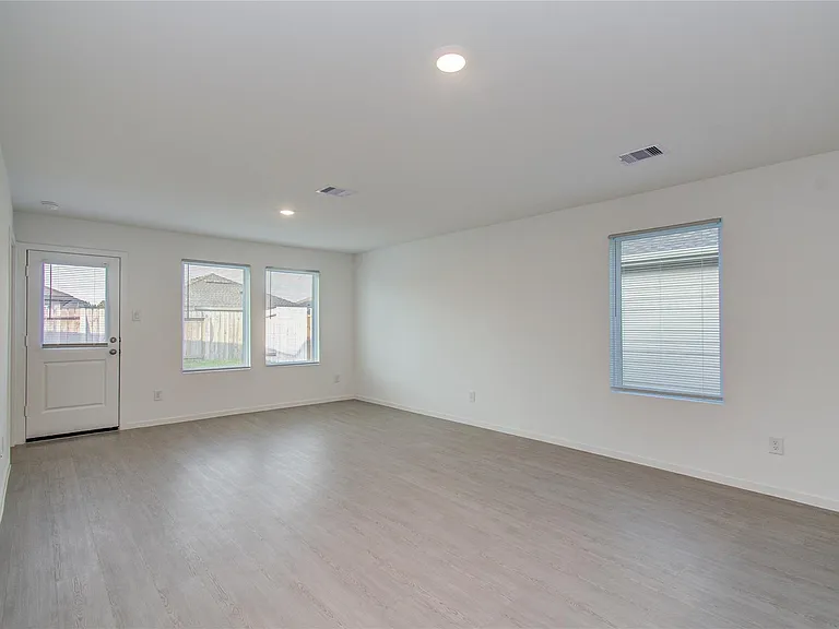 25364 Carnation Ct — Photo 5
